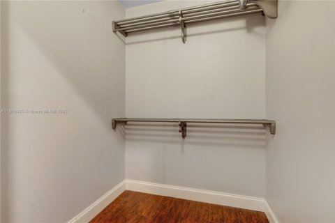 House in Pembroke Pines, Florida 2 bedrooms, 102.75 sq.m. № 1896215 - photo 24