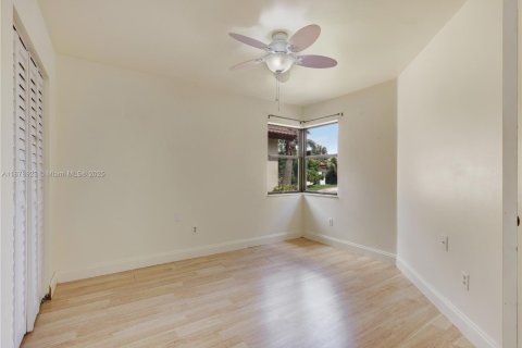 House in Pembroke Pines, Florida 2 bedrooms, 102.75 sq.m. № 1896215 - photo 12