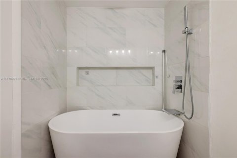 House in Pembroke Pines, Florida 2 bedrooms, 102.75 sq.m. № 1896215 - photo 14