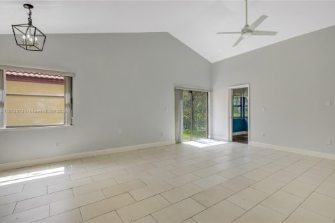 House in Pembroke Pines, Florida 2 bedrooms, 102.75 sq.m. № 1896215 - photo 29