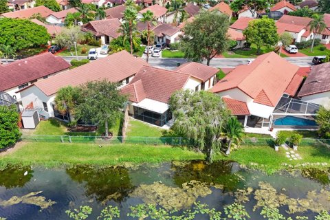 House in Pembroke Pines, Florida 2 bedrooms, 102.75 sq.m. № 1896215 - photo 30