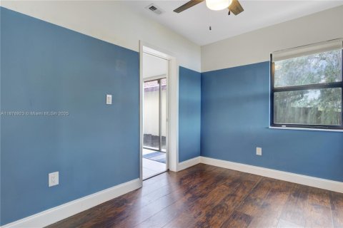 House in Pembroke Pines, Florida 2 bedrooms, 102.75 sq.m. № 1896215 - photo 19