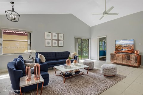 House in Pembroke Pines, Florida 2 bedrooms, 102.75 sq.m. № 1896215 - photo 4