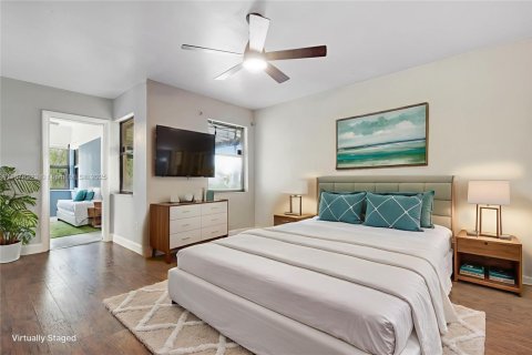House in Pembroke Pines, Florida 2 bedrooms, 102.75 sq.m. № 1896215 - photo 5