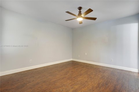 House in Pembroke Pines, Florida 2 bedrooms, 102.75 sq.m. № 1896215 - photo 23