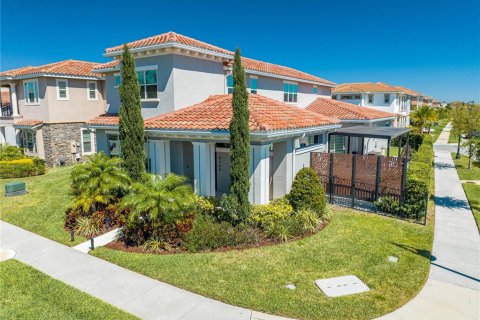 Villa ou maison à vendre à Orlando, Floride: 4 chambres, 354.61 m2 № 2226580 - photo 2