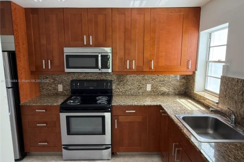Condo in Bay Harbor Islands, Florida, 1 bedroom  № 1863953 - photo 14