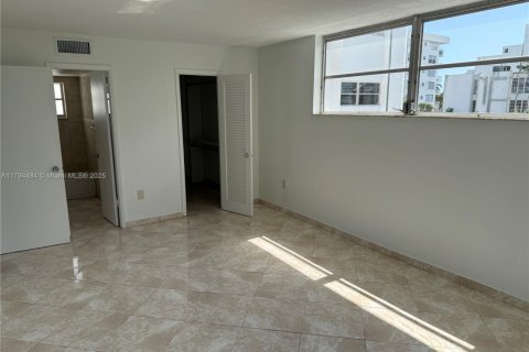 Condo in Bay Harbor Islands, Florida, 1 bedroom  № 1863953 - photo 8