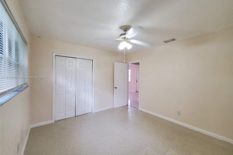 Villa ou maison à louer à Hollywood, Floride: 2 chambres, 80.27 m2 № 1959961 - photo 6