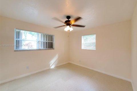 Villa ou maison à louer à Hollywood, Floride: 2 chambres, 80.27 m2 № 1959961 - photo 10