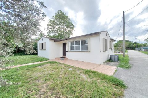 Villa ou maison à louer à Hollywood, Floride: 2 chambres, 80.27 m2 № 1959961 - photo 15