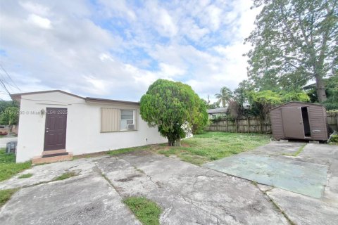 Villa ou maison à louer à Hollywood, Floride: 2 chambres, 80.27 m2 № 1959961 - photo 16