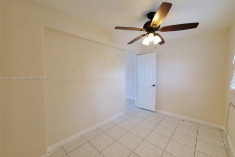 Villa ou maison à louer à Hollywood, Floride: 2 chambres, 80.27 m2 № 1959961 - photo 12