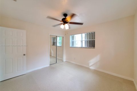 Villa ou maison à louer à Hollywood, Floride: 2 chambres, 80.27 m2 № 1959961 - photo 9