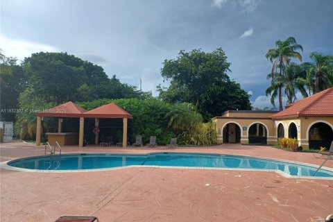 Copropriété à louer à Miami, Floride: 2 chambres, 83.24 m2 № 1809299 - photo 4