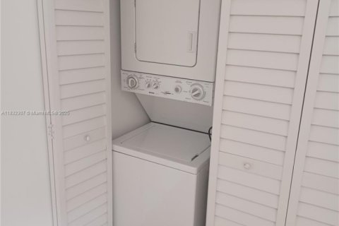 Copropriété à louer à Miami, Floride: 2 chambres, 83.24 m2 № 1809299 - photo 14
