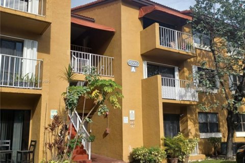 Copropriété à louer à Miami, Floride: 2 chambres, 83.24 m2 № 1809299 - photo 1