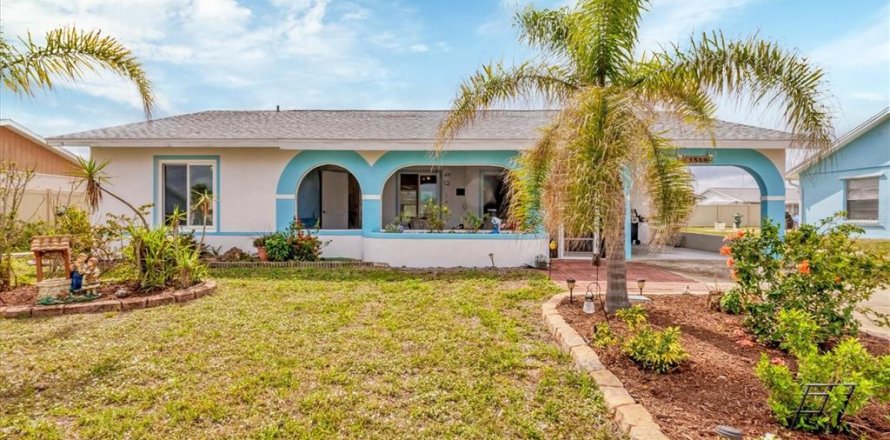 House in Port Charlotte, Florida 2 bedrooms, 116.59 sq.m. № 1521416
