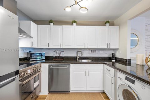 Снять в аренду кондоминиум в Майами-Бич, Флорида 55.74м2, № 2066775 - фото 12