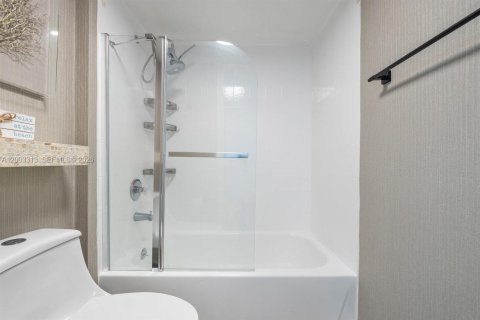 Снять в аренду кондоминиум в Майами-Бич, Флорида 55.74м2, № 2066775 - фото 18