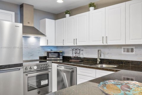 Снять в аренду кондоминиум в Майами-Бич, Флорида 55.74м2, № 2066775 - фото 13