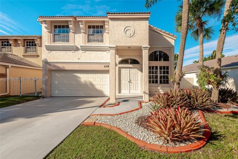 House in Pembroke Pines, Florida 3 bedrooms, 193.89 sq.m. № 2090303