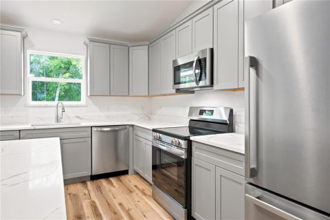 House in Ocala, Florida 3 bedrooms, 176.42 sq.m. № 2156851 - photo 9