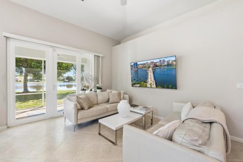 House in West Palm Beach, Florida 3 bedrooms, 184.32 sq.m. № 2242570 - photo 10