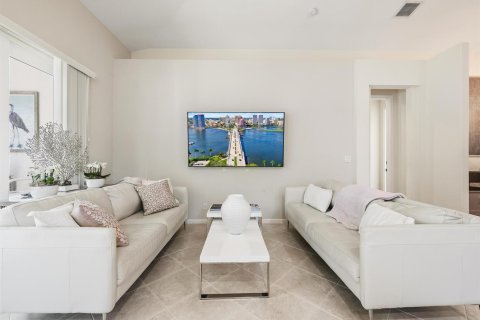 House in West Palm Beach, Florida 3 bedrooms, 184.32 sq.m. № 2242570 - photo 9