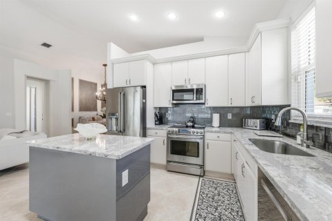 House in West Palm Beach, Florida 3 bedrooms, 184.32 sq.m. № 2242570 - photo 12
