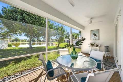 House in West Palm Beach, Florida 3 bedrooms, 184.32 sq.m. № 2242570 - photo 20