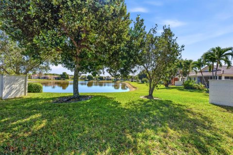 House in West Palm Beach, Florida 3 bedrooms, 184.32 sq.m. № 2242570 - photo 18