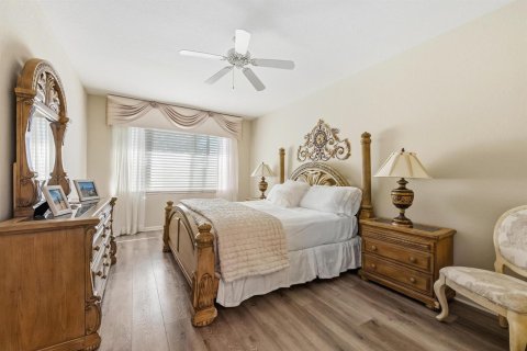 House in West Palm Beach, Florida 3 bedrooms, 184.32 sq.m. № 2242570 - photo 14