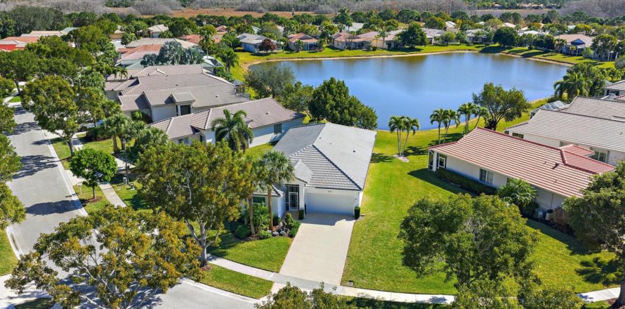 House in West Palm Beach, Florida 3 bedrooms, 184.32 sq.m. № 2242570