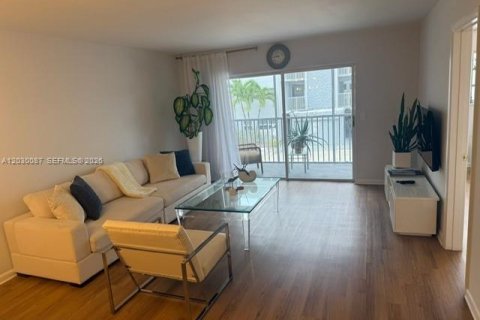 Condo in Hallandale Beach, Florida, 2 bedrooms  № 2083611 - photo 14