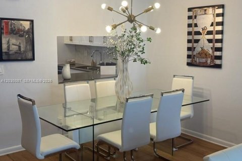 Condo in Hallandale Beach, Florida, 2 bedrooms  № 2083611 - photo 9