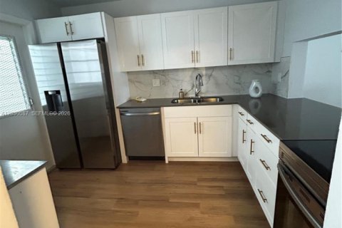 Condo in Hallandale Beach, Florida, 2 bedrooms  № 2083611 - photo 4