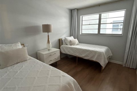 Condo in Hallandale Beach, Florida, 2 bedrooms  № 2083611 - photo 22