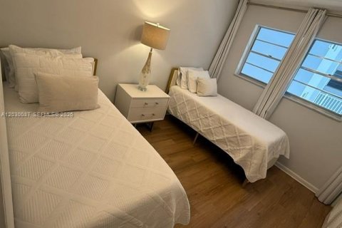 Condo in Hallandale Beach, Florida, 2 bedrooms  № 2083611 - photo 21