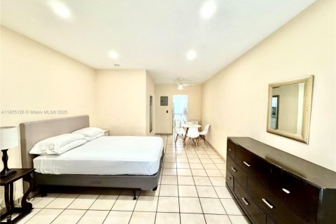 Condominio en alquiler en Miami Beach, Florida, 40.88 m2 № 1921888 - foto 5