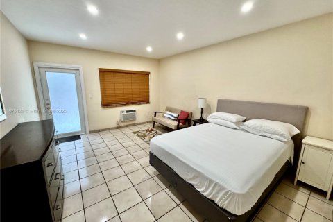 Condominio en alquiler en Miami Beach, Florida, 40.88 m2 № 1921888 - foto 8