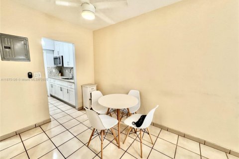 Condominio en alquiler en Miami Beach, Florida, 40.88 m2 № 1921888 - foto 9
