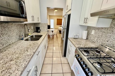 Condominio en alquiler en Miami Beach, Florida, 40.88 m2 № 1921888 - foto 11