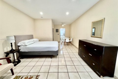Condominio en alquiler en Miami Beach, Florida, 40.88 m2 № 1921888 - foto 7
