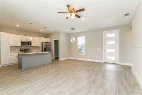 Casa en alquiler en Kissimmee, Florida, 4 dormitorios, 149.11 m2 № 2112991 - foto 4