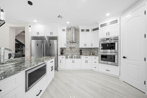 Купить виллу или дом в Форт Майерс, Флорида 4 спальни, 315.87м2, № 1972547 - фото 30