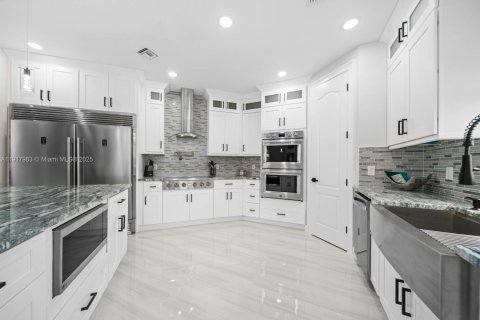 Купить виллу или дом в Форт Майерс, Флорида 4 спальни, 315.87м2, № 1972547 - фото 28