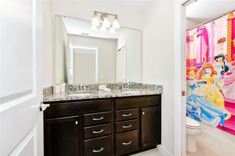 Townhouse in Davenport, Florida 5 bedrooms, 218.78 sq.m. № 2094393 - photo 22