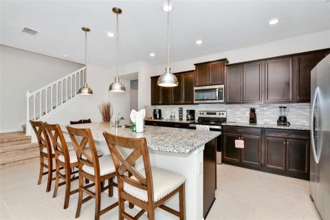 Townhouse in Davenport, Florida 5 bedrooms, 218.78 sq.m. № 2094393 - photo 4