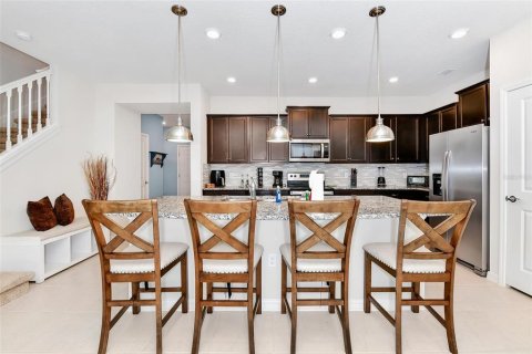 Townhouse in Davenport, Florida 5 bedrooms, 218.78 sq.m. № 2094393 - photo 10